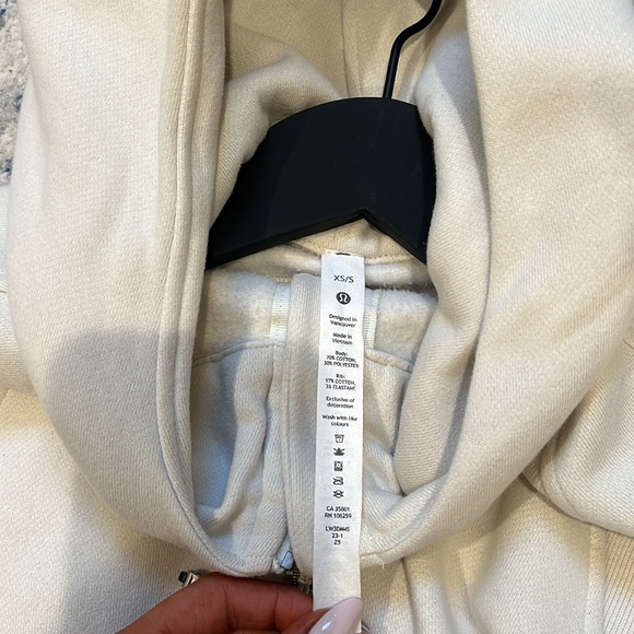 Lululemon bone cropped 1/2 zip scuba size xs/s - Picture 2 of 2
